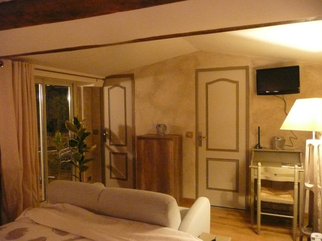 Chambres D'Hotes D'Antardieu Saint-Junien Ruang foto